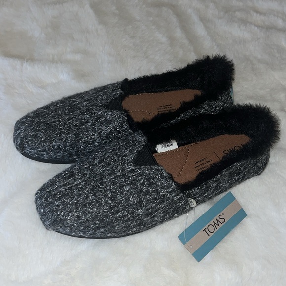 TOMS Belmont Black Gray Sweater Knit & Fur Interior Cozy Soft Slip Ons - Picture 3 of 14